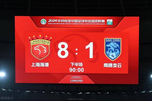 组图：哈兰德接受赛前采访 眼神坚定自信